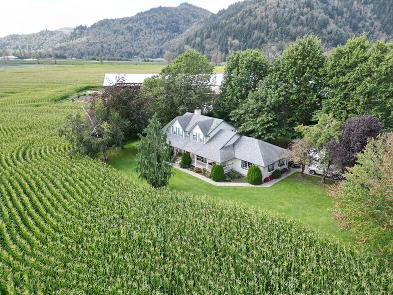 39205 N Parallel Rd, Abbotsford, BC for sale - Primary Photo - Image 1 of 1