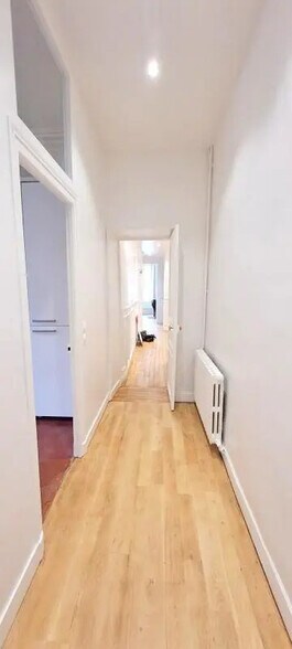 Office in Versailles for lease - Interior Photo - Image 3 of 7