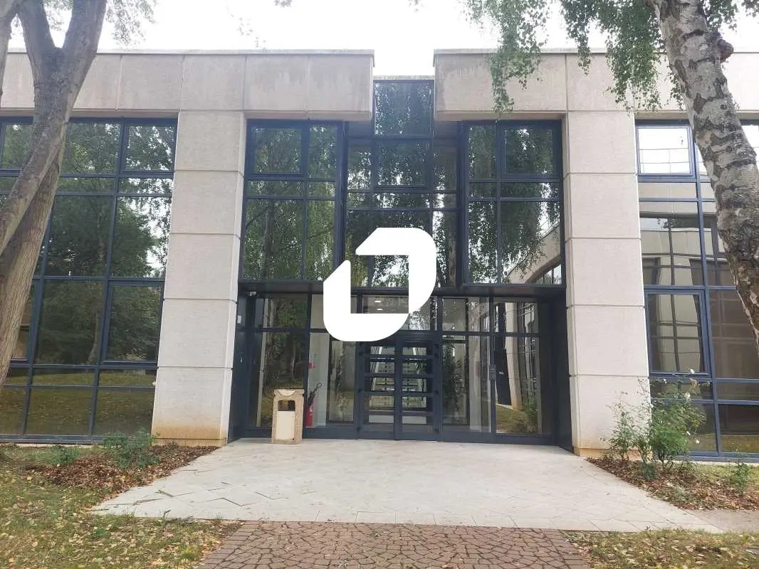 Boulevard Des Chênes, Guyancourt for lease Building Photo- Image 1 of 15