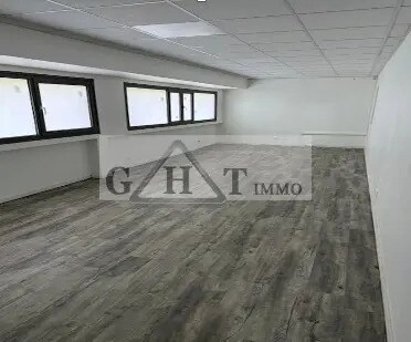 Industrial in Villeneuve-la-Garenne for lease - Building Photo - Image 3 of 3