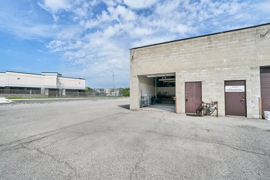 676 Monarch Ave, Ajax, ON for sale - Building Photo - Image 2 of 7