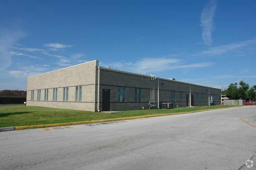 1643-1649 Enterprise Ave, Springfield, MO à louer - Photo du bâtiment - Image 2 de 2