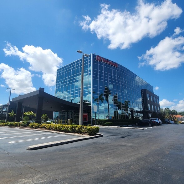 2500 NW 107th Ave, Miami, FL for lease - Building Photo - Image 2 of 32