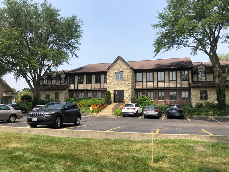 2050 Larkin Ave, Elgin, IL à vendre - Photo du bâtiment - Image 1 de 1