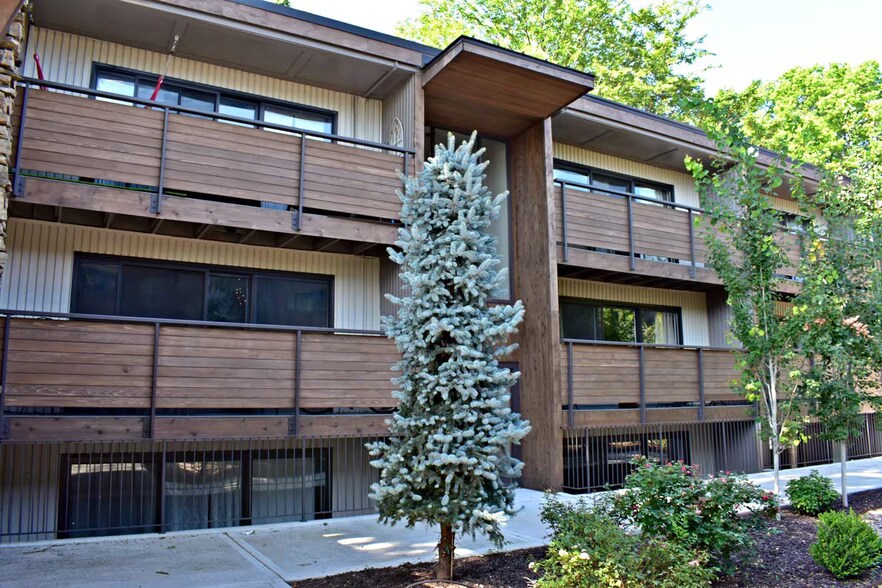 4916 Grand Ave, Kansas City, MO à vendre - Photo du bâtiment - Image 3 de 19