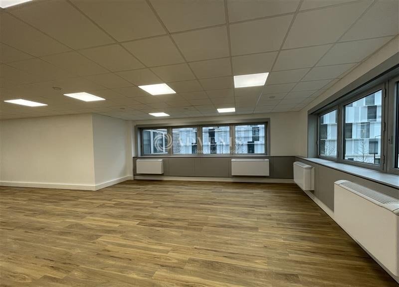 Office in Tremblay-en-France for lease - Building Photo - Image 3 of 8