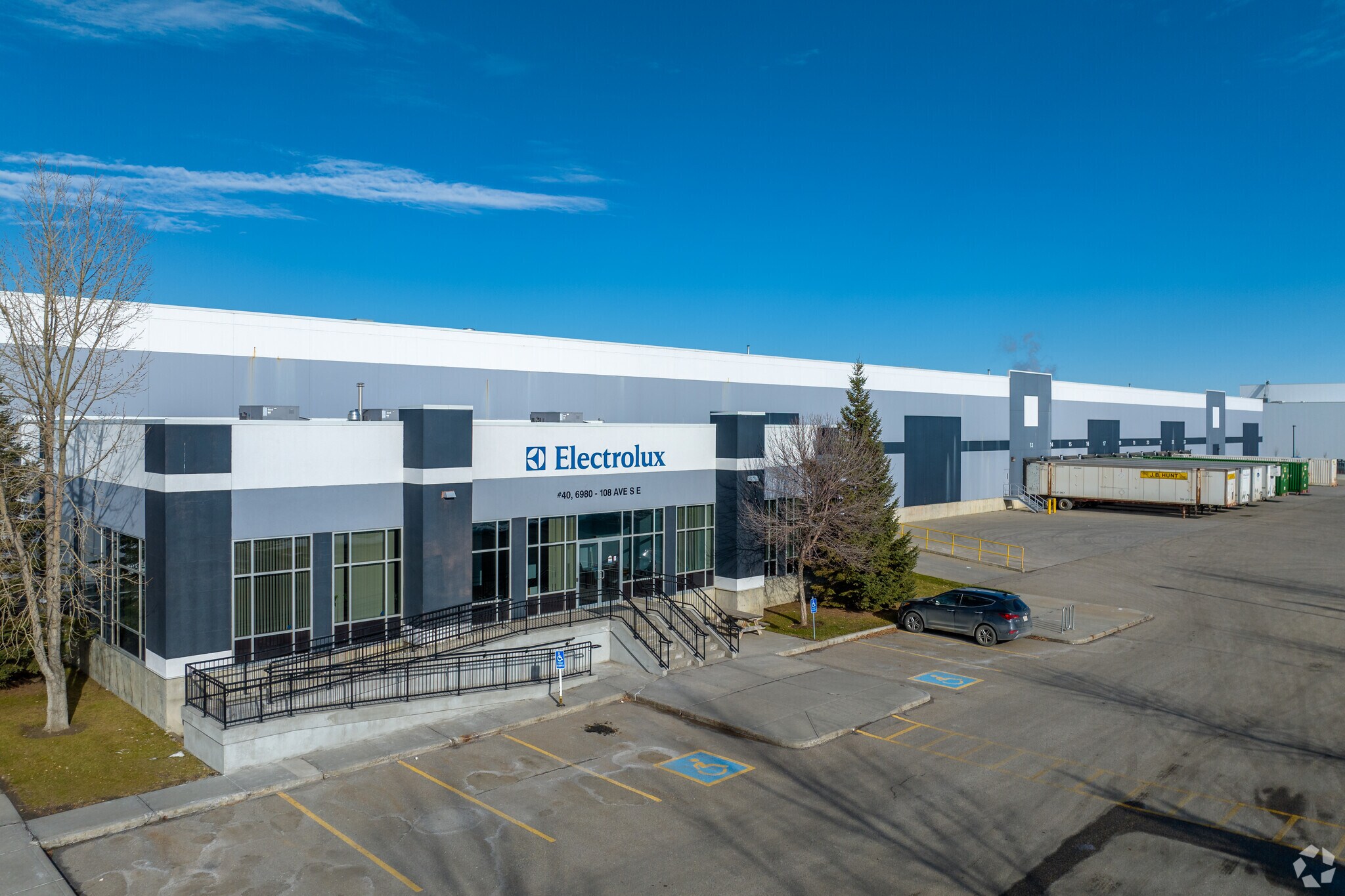 6980 108th Ave SE, Calgary, AB à louer Photo principale- Image 1 de 7