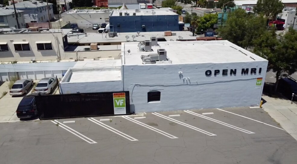1127 N Vermont Ave, Los Angeles, CA à vendre - Photo du bâtiment - Image 2 de 4