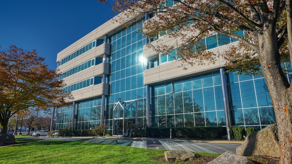 1601 Veterans Memorial Hwy, Islandia, NY for lease - Building Photo - Image 3 of 9