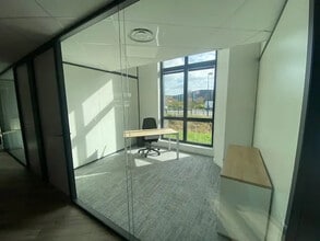 Office in Taverny for lease Building Photo- Image 2 of 7