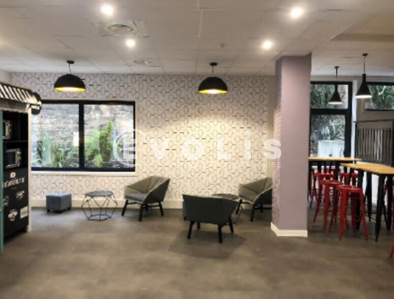 Bureau dans Levallois-Perret à louer - Photo du bâtiment - Image 2 de 8