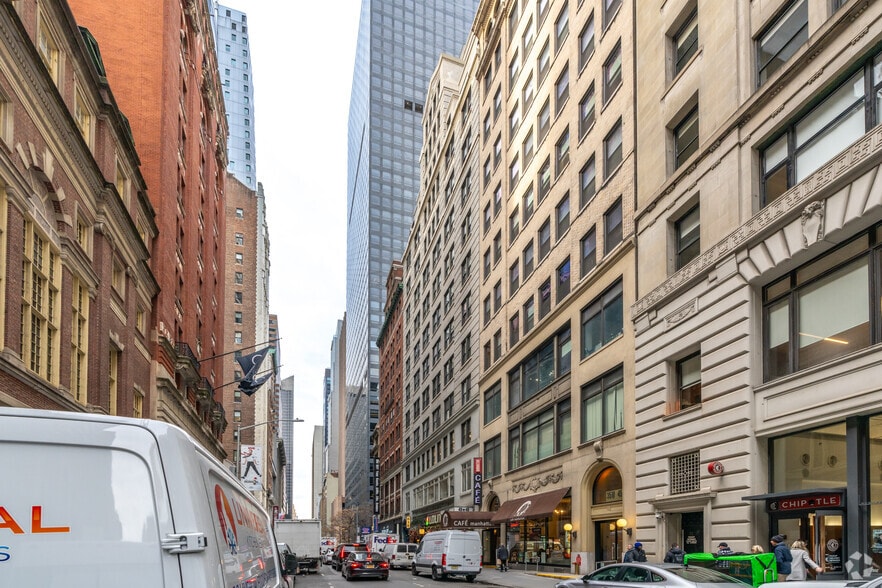 45 W 45th St, New York, NY for lease - Building Photo - Image 2 of 6