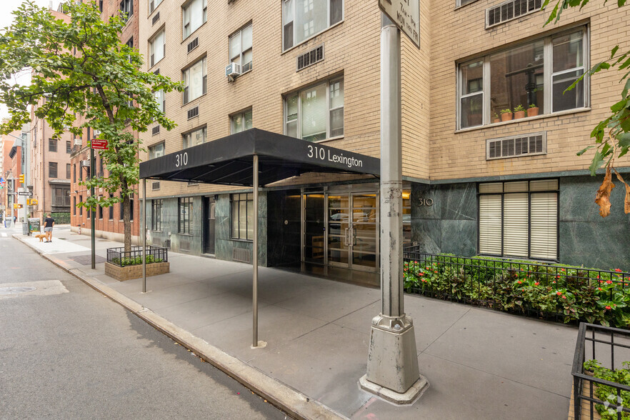 310 Lexington Ave, New York, NY for sale - Building Photo - Image 2 of 35