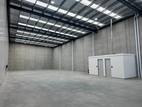 5-7 Furlong St, Cranbourne West for lease Interior Photo- Image 2 of 2