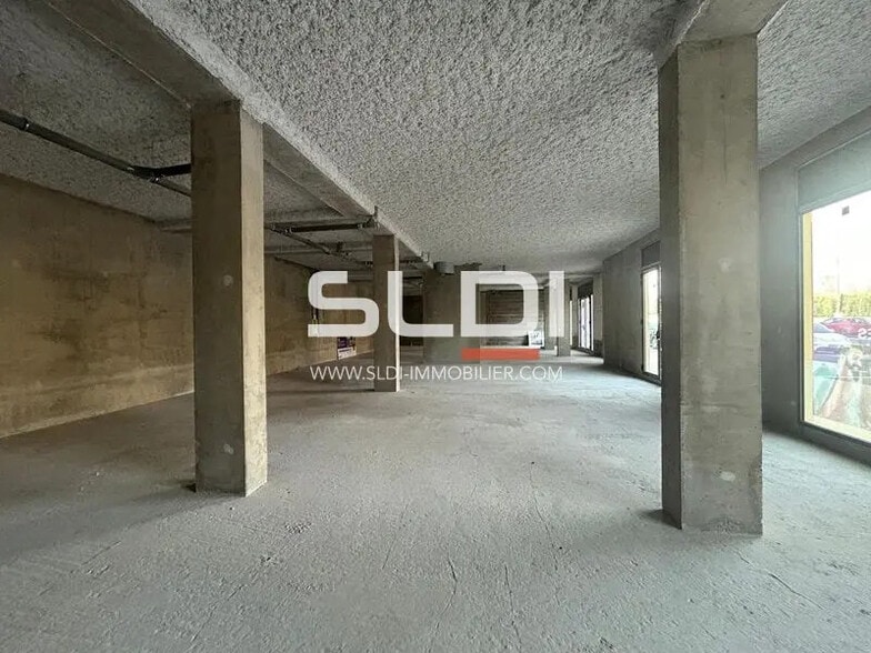 Rue De Tarare, Gleizé for lease - Interior Photo - Image 3 of 8