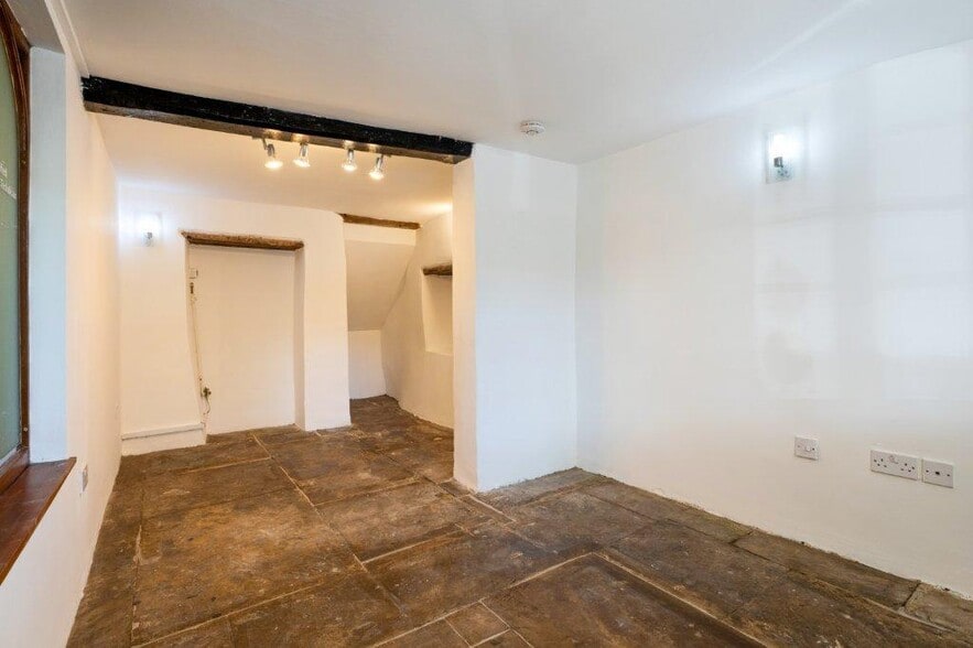 High St, Moreton In Marsh for lease - Building Photo - Image 3 of 7