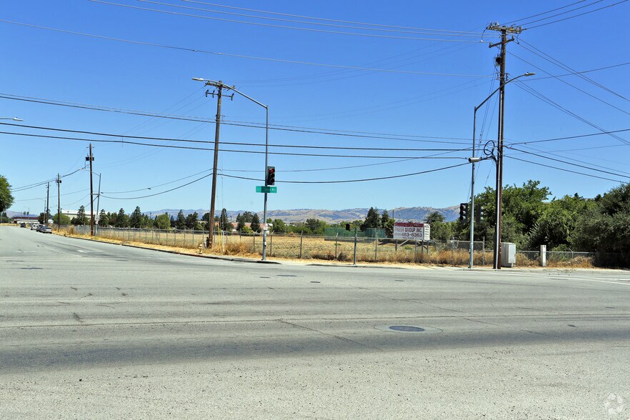 325 Leavesley Rd, Gilroy, CA à vendre - Photo principale - Image 1 de 8