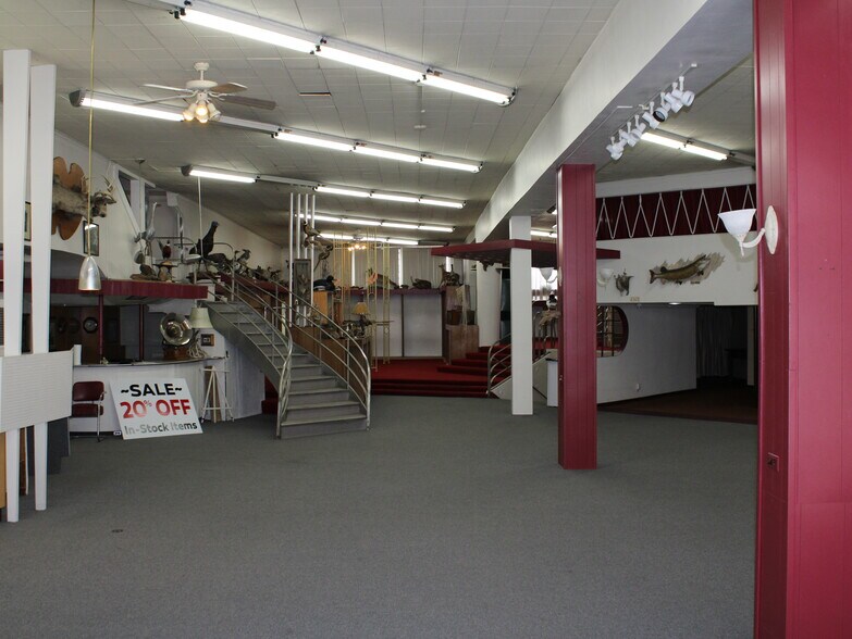 116 S Main St, Fond Du Lac, WI à vendre - Photo du bâtiment - Image 3 de 9