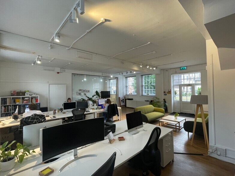 King St, Wilton for lease - Building Photo - Image 2 of 3