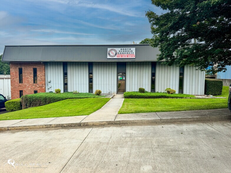 106 Dixie Dr, Woodstock, GA à louer - Photo du bâtiment - Image 2 de 12