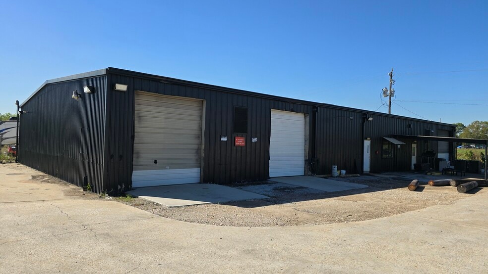 1801 Decker Dr, Baytown, TX for lease - Building Photo - Image 2 of 10