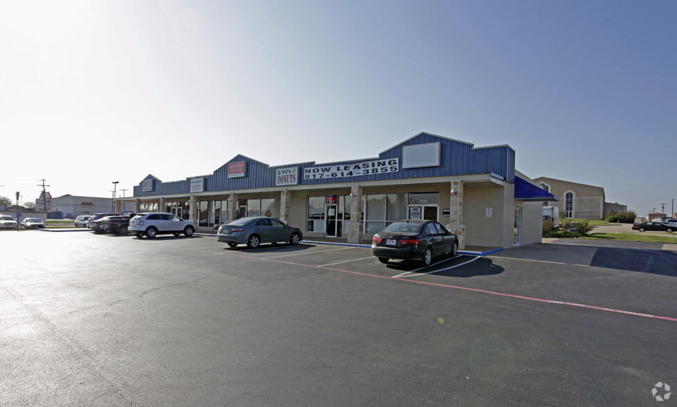 333 NW Renfro St, Burleson, TX for lease - Primary Photo - Image 2 of 2