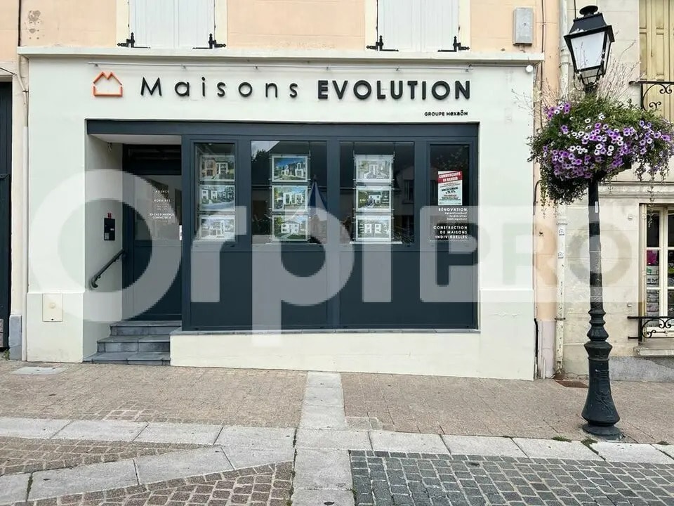 Retail in Palaiseau for lease Building Photo- Image 1 of 14