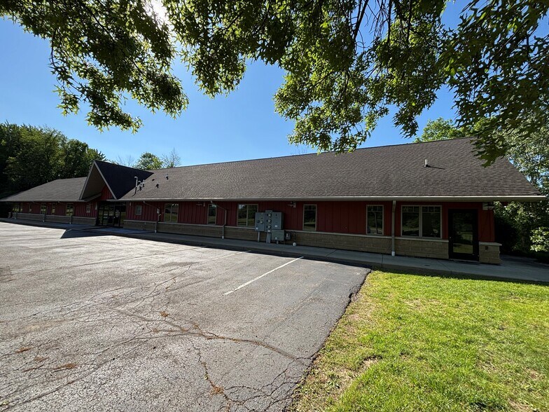 3566 SW Capital Ave, Battle Creek, MI for lease - Building Photo - Image 2 of 12