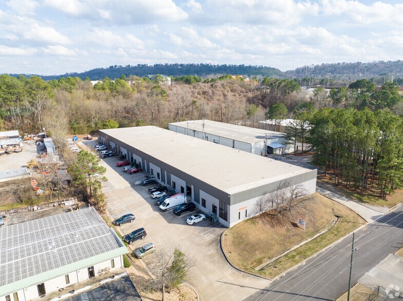 131 W Oxmoor Rd, Birmingham, AL à louer - Photo du bâtiment - Image 2 de 11