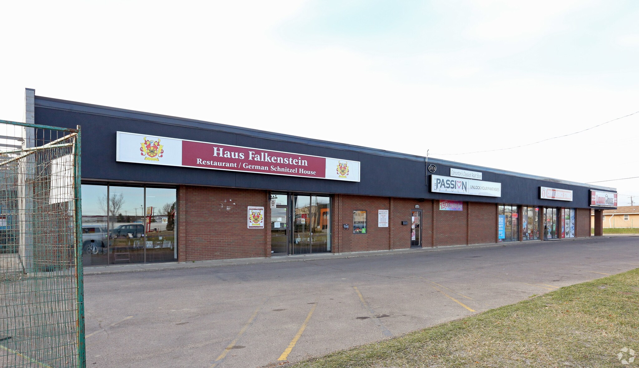 15211 111 Ave NW, Edmonton, AB à vendre Photo du bâtiment- Image 1 de 1