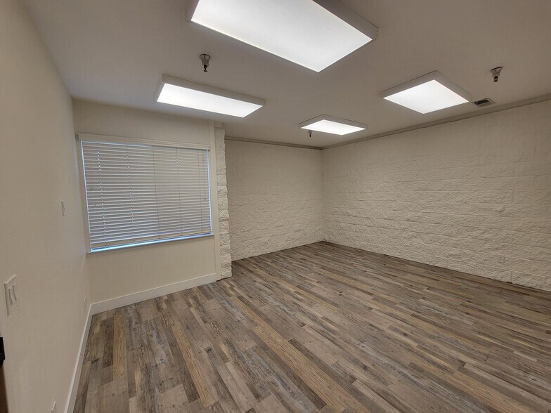 845 Olive Ave, Novato, CA à louer - Photo intérieure - Image 3 de 11