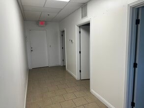 1502 Oxford Dr, Georgetown, KY for lease Interior Photo- Image 2 of 12