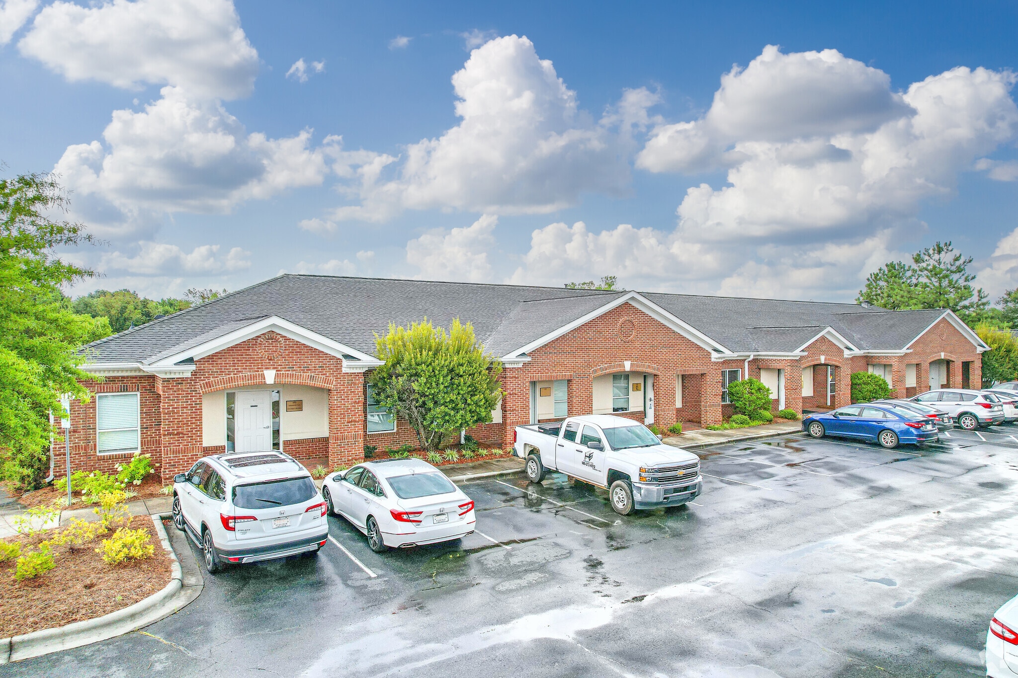 Medical Office Portfolio portfolio of 3 properties for sale on LoopNet.ca Primary Photo- Image 1 of 11