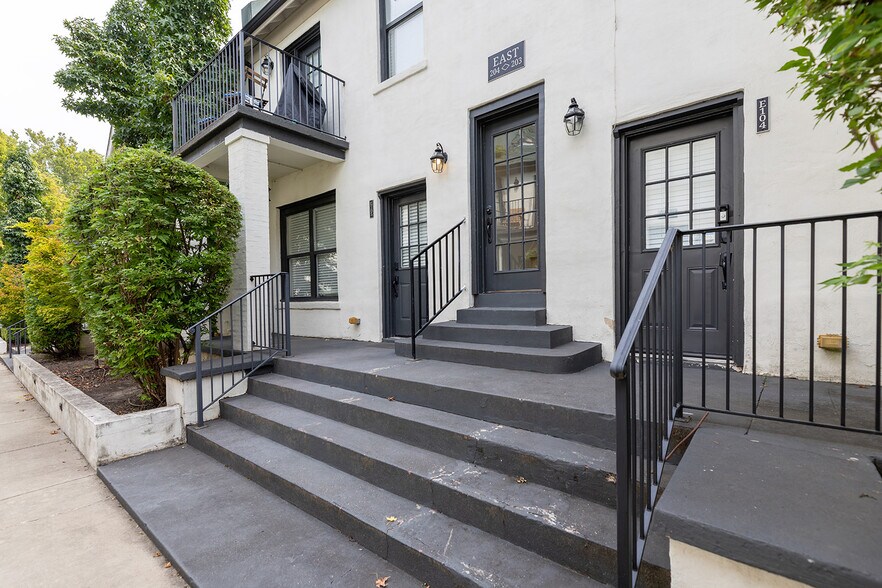 1796-1800 Poplar Ave, Memphis, TN à vendre - Photo du bâtiment - Image 2 de 31