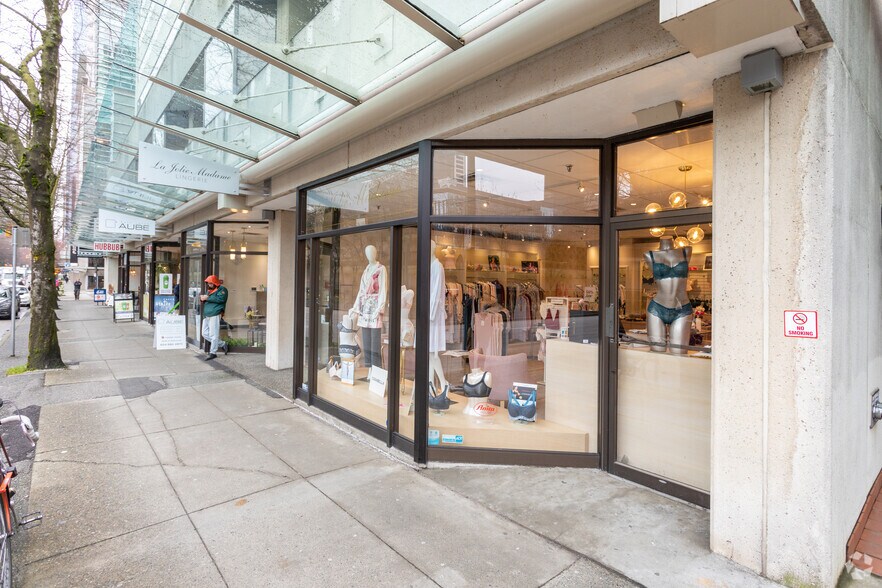 849-863 Hornby St, Vancouver, BC à louer - Photo du bâtiment - Image 3 de 6
