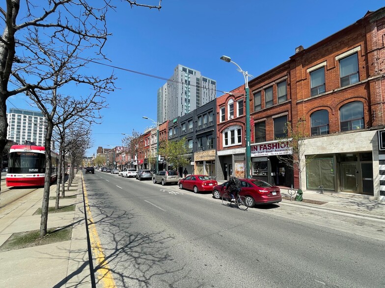 393 Spadina Ave, Toronto, ON à vendre - Photo du bâtiment - Image 1 de 1