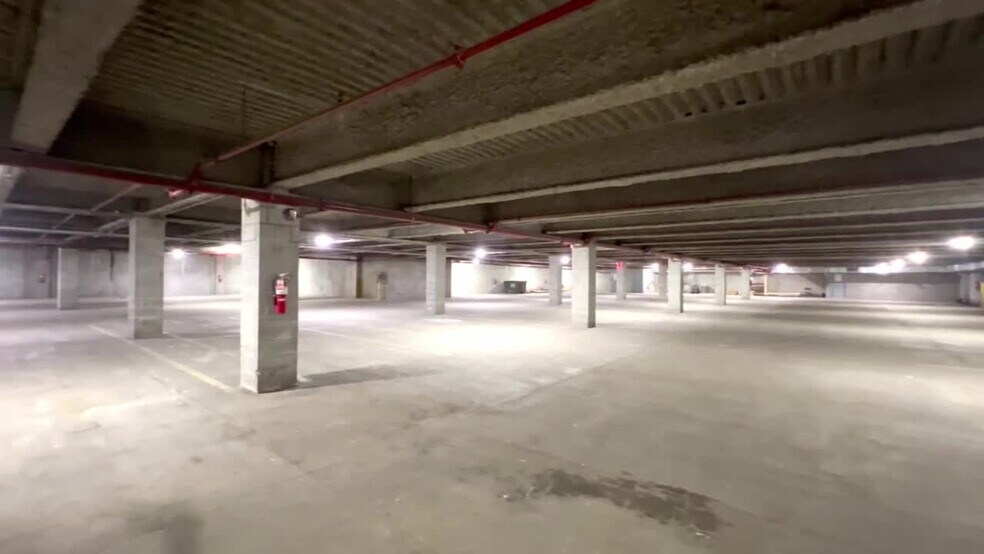 15002 Guinzberg Rd, Jamaica, NY à louer - Vidéo sur l’inscription commerciale - Image 1 de 1