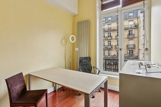 88 Avenue De Wagram, Paris for sale Interior Photo- Image 2 of 22