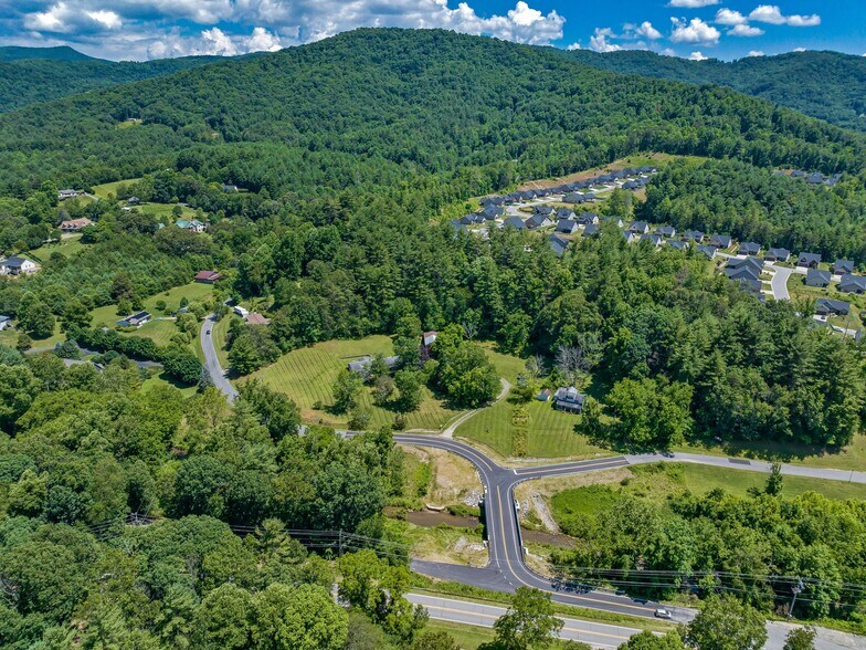 21 Parker Cove Rd, Weaverville, NC for sale - Building Photo - Image 3 of 49