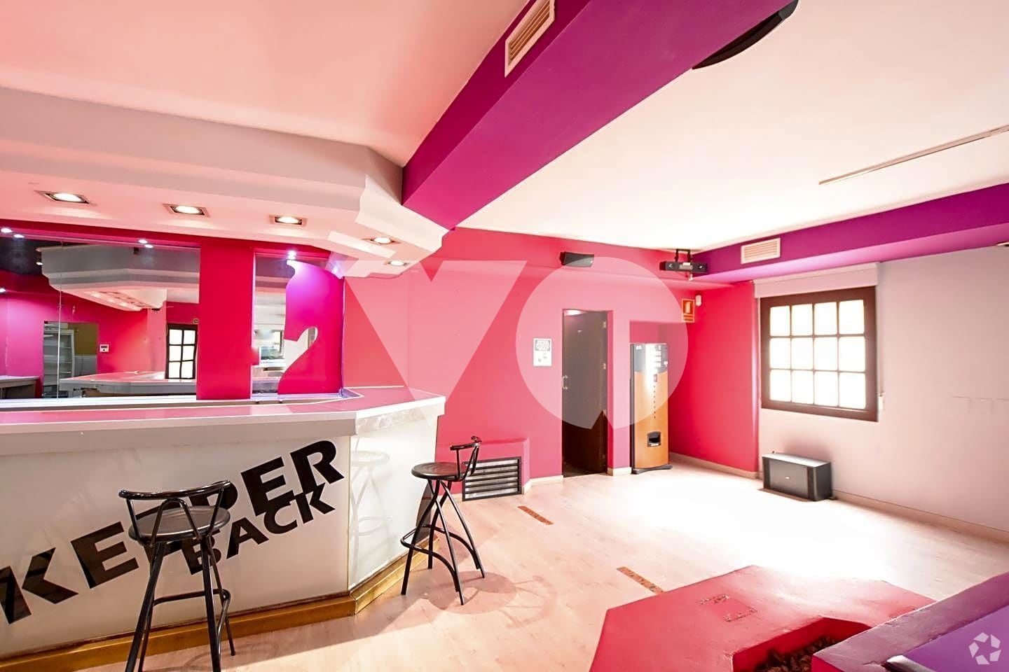 Retail in El Escorial, Madrid for lease Interior Photo- Image 1 of 2