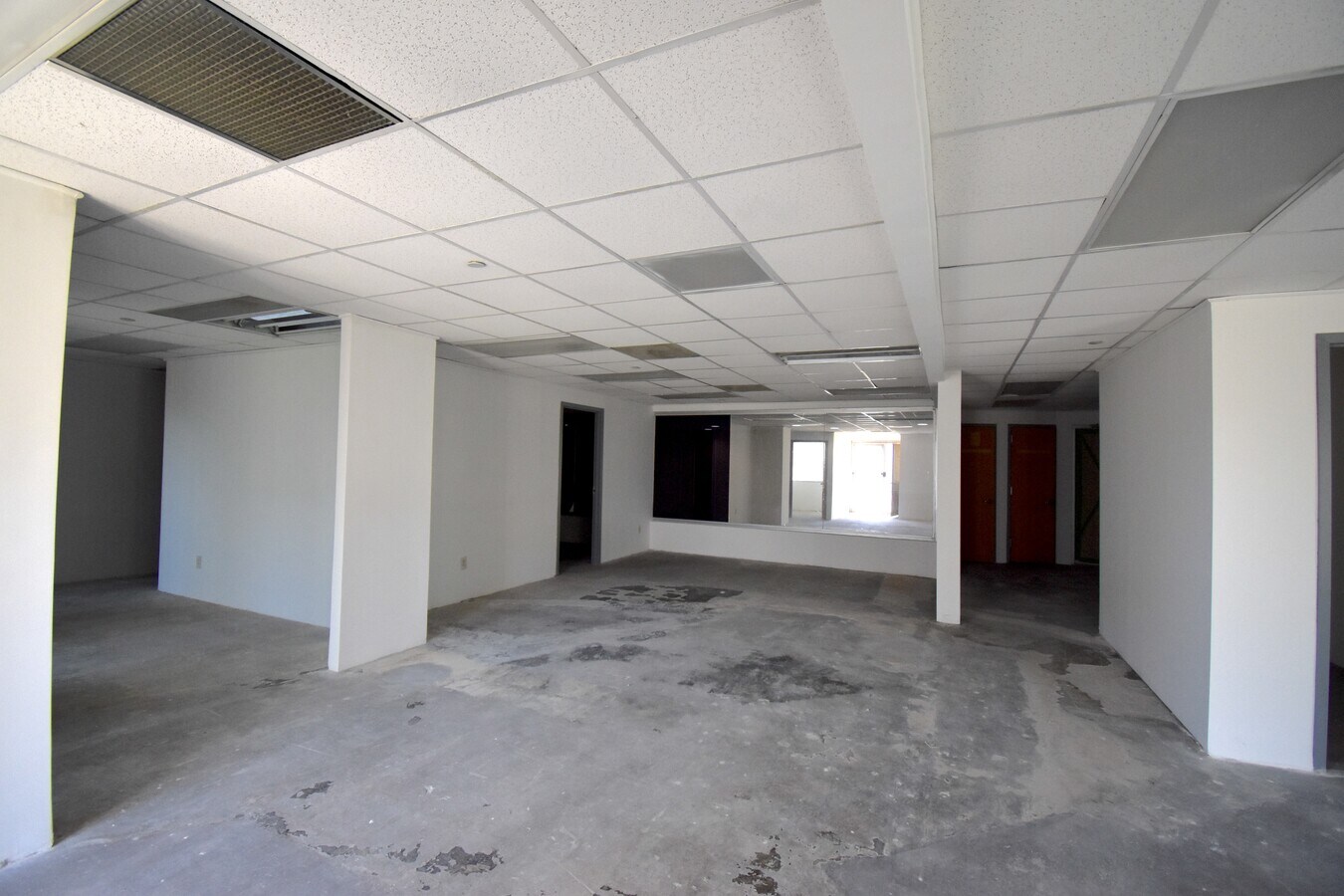 775 Park Ave, Huntington, NY 11743 - Unité 115 -  - Photo intérieure - Image 2 of 6