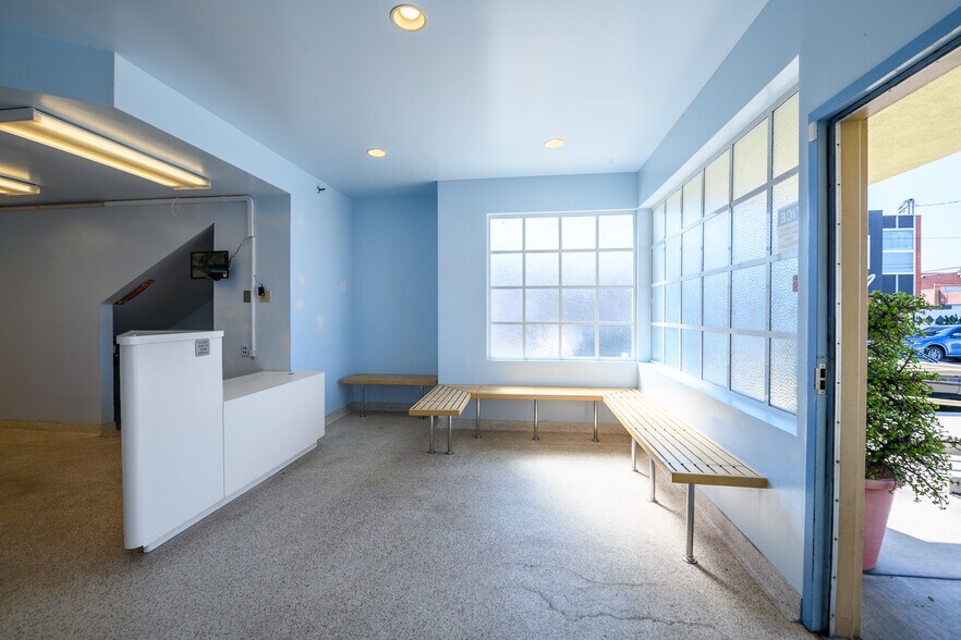 11163 La Grange Ave, Los Angeles, CA à louer - Photo du bâtiment - Image 3 de 9