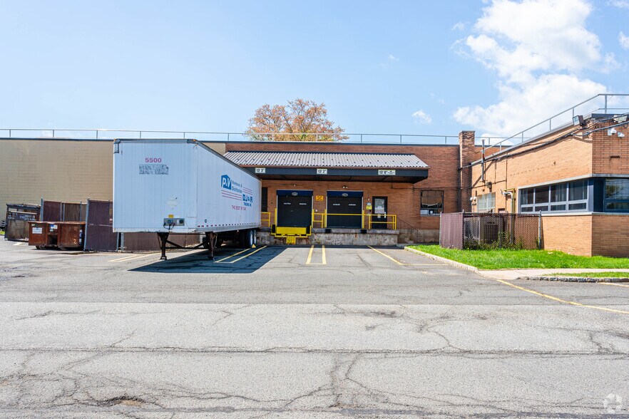 133 Terminal Ave, Clark, NJ à louer - Photo du bâtiment - Image 3 de 11