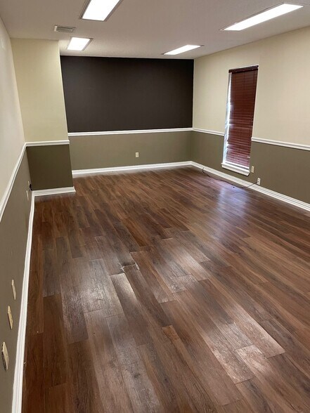 511 S 5th Ave, Mansfield, TX à louer - Photo du bâtiment - Image 2 de 6