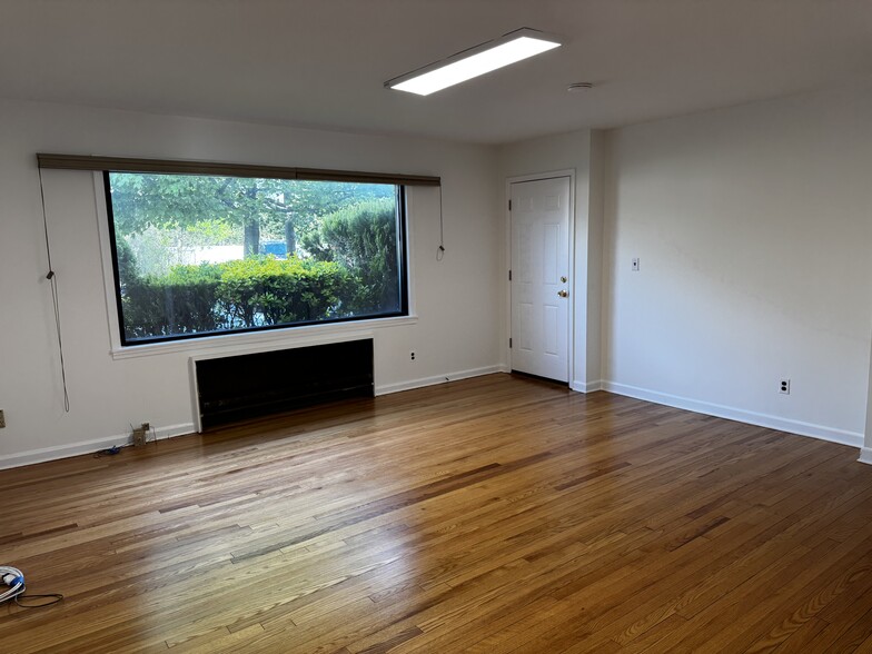 2138 Wantagh Ave, Wantagh, NY for lease - Building Photo - Image 1 of 7