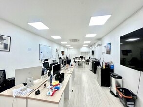 Rue De Tracy, Paris for lease Interior Photo- Image 2 of 6