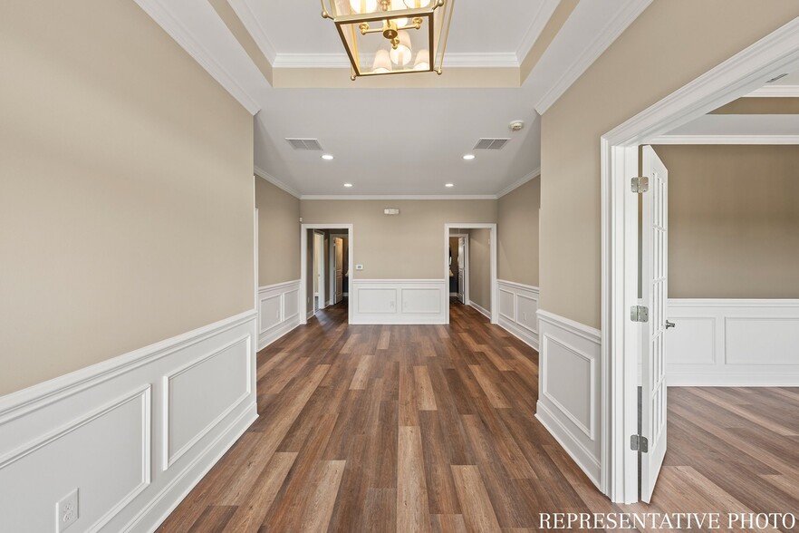 1060 Garland Dr, Bogart, GA for sale - Interior Photo - Image 3 of 14