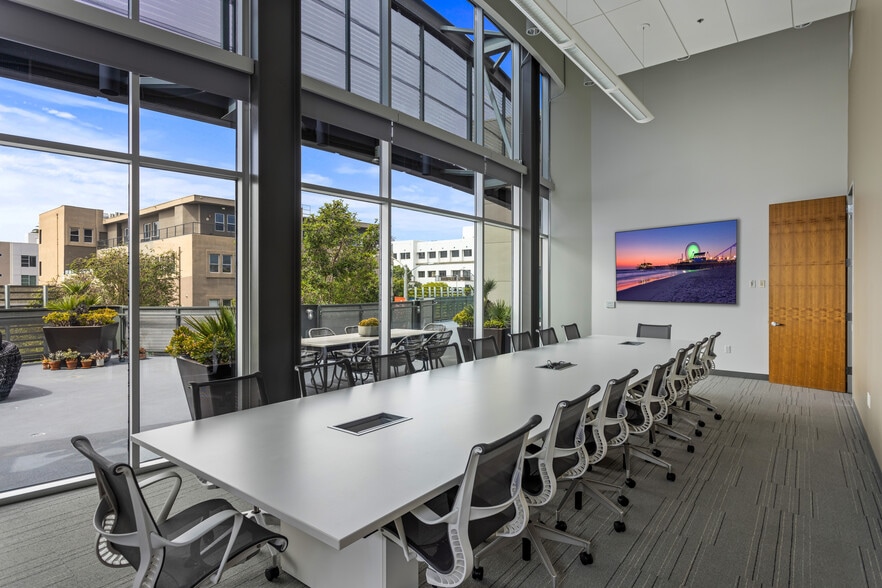 1315 Lincoln Blvd, Santa Monica, CA for lease - Interior Photo - Image 3 of 7