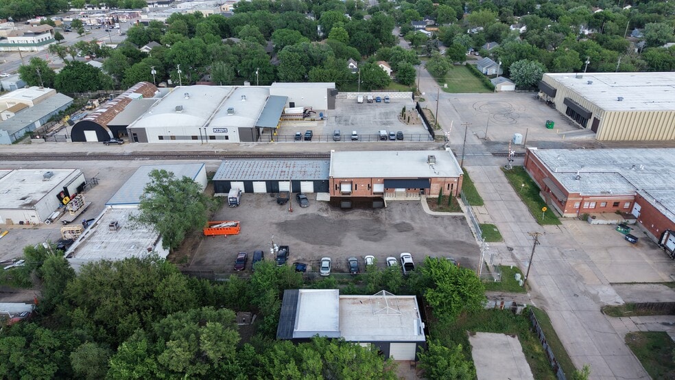 724 E Osie St, Wichita, KS for sale - Building Photo - Image 2 of 7