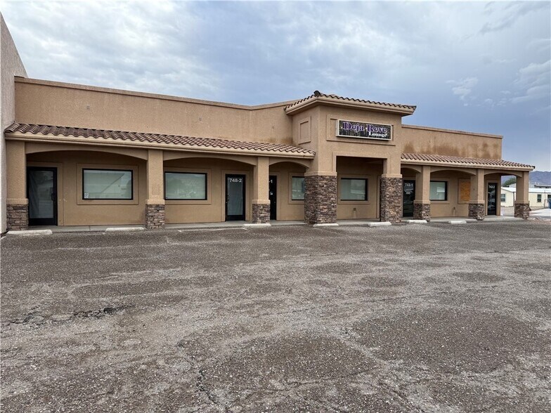 742-748 Gemstone Ave, Bullhead City, AZ à vendre - Photo du bâtiment - Image 2 de 24